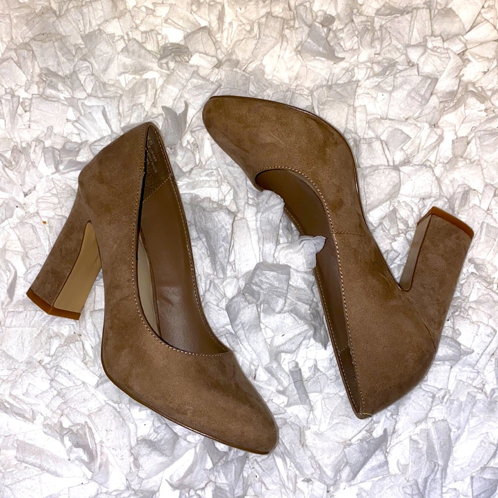 Only worn once! Practically new. Size 6.5